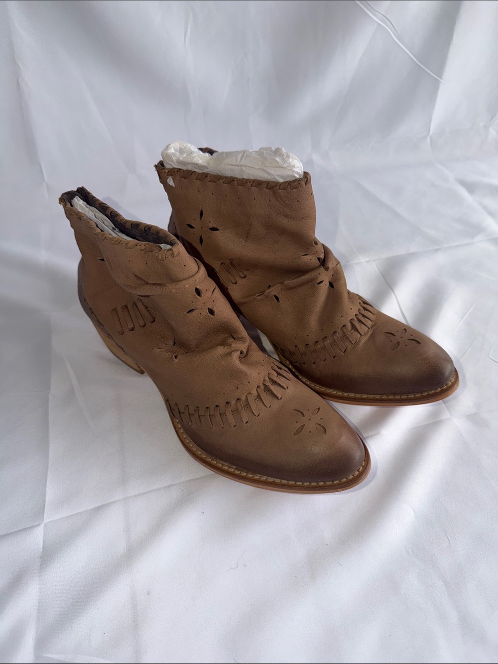 Rebels Corin Tan Leather Embroidered Western Cowgirl Ankle Booties NWT Size 10